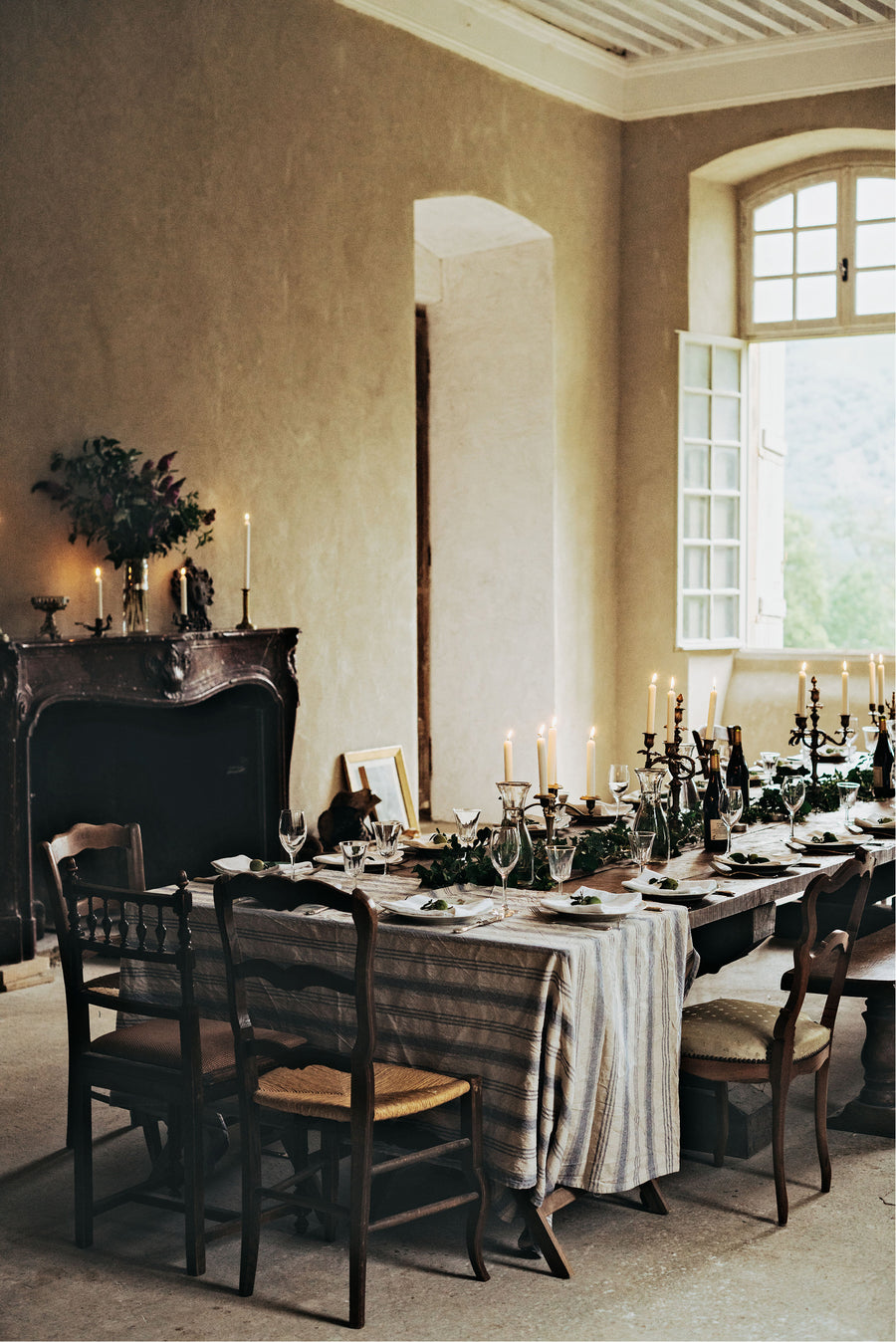 Candlelit dinner in a chateau